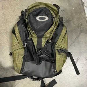 OAKLEY バックパック　スノーボード　レア Oakley Factory Pilot スノーボードバッグ ブラック - メルカリ